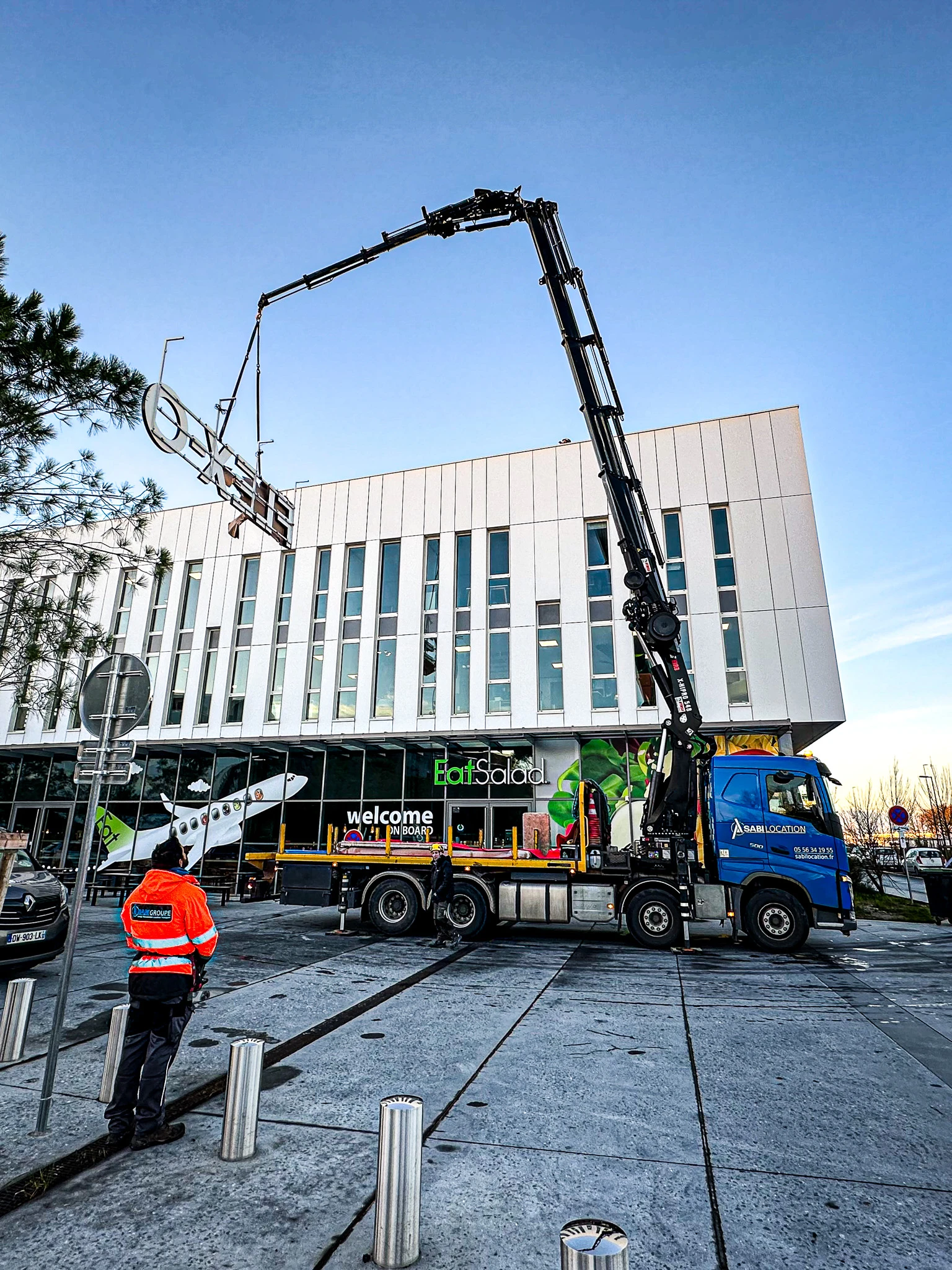 Intervention de cordistes MS Access pour visible de loin chez ATOMIC NEON à Bordeaux (bâtiment) – 1